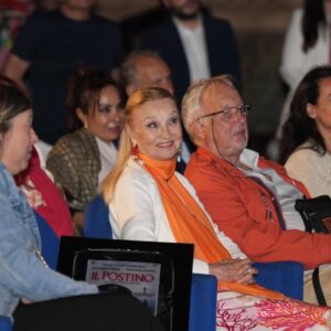 Uccio De Santis Instagram - Una serata davvero emozionante per me.....ricevere il 𝐏𝐫𝐞𝐦𝐢𝐨 𝐓𝐫𝐨𝐢𝐬𝐢 mi ha riempito il cuore e accentuato il sorriso....😍😍😍
𝐆𝐑𝐀𝐙𝐈𝐄 ❣️
@premiotroisi 

#premio #troisi #premiotroisi #isoleeolie #sicilia #malfa #isoladisalina #marefestivalsalina