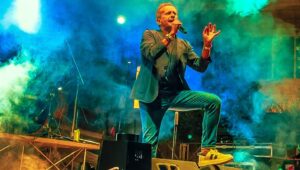 Uccio De Santis Instagram - Grazie BARI SARDO .. una fantastica serata ( 8 settembre) .. Sardegna ❤️ #toru #estate #show #estate2023