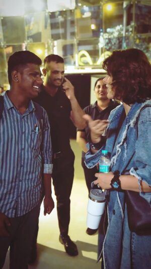 Udita Goswami Instagram - I met this adorable boy named Akshay outside the venue where I was performing. He traveled quite a distance to get to where I was and had been waiting there since 3 pm. At two in the morning, I met him as I was leaving! This boy had a big heart and a big smile. He recently completed his 12th exam, for which I wished him on Instagram! Didn’t know he was actually gonna land up where I was. Akshay, may God bless you. Make your parents proud and study hard ok. And keep that smile always. 🤍
