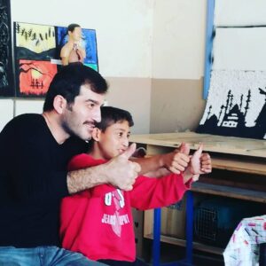 Ufuk Bayraktar Instagram - İlk baķışta eksik gibi görünsede, merhamet, sevgi, tebessüm, samimiyet, hoşgörü gibi bir çoğunun unuttuğu insani değerleriyle çoğumuzdan ileride olan özel evlatlarımızla keyifli vakit geçirdik🌷❤🌍❤,🌷