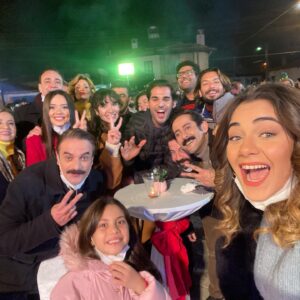 Ufuk Özkan Instagram - Yılbaşı çekimi biz erken kurtuluyoruz 2020 den 🤜🤛 @staff.film @eustun @trt1 @kalkgidelimtv @abdullahbulutt @abdullahbulutmanagement @baykut