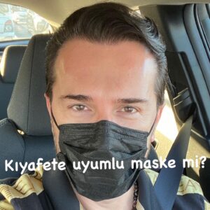 Uğur Arslan Instagram - Hangi maskeyi seçelim? Yakışanı mı? Koruyanı mı? Çift maske mi?
