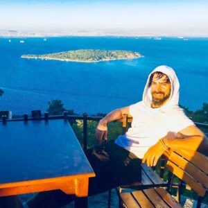 Uğur Pektaş Instagram - Unutma !!! Neyin varsa geçici , bir vakte kadar sadece emanet... aldığın nefes bile verene kadar...
