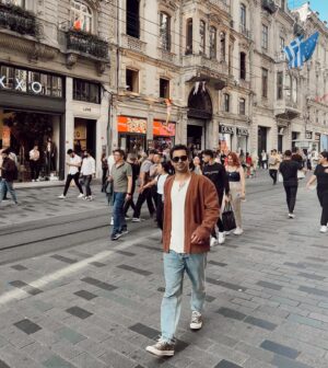 Uğur Uzunel Instagram - İşimiz gücümüz İstiklal 
@meteky