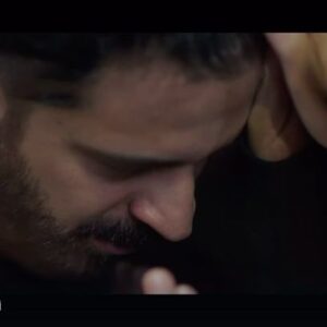 Uğur Uzunel Instagram - Heyecanla beklediğimiz yeni dizimiz @bambaskabiridizi 11 Eylül Pazartesi akşam saat 20.00’da @foxturkiye ‘de ❤️ 
Selam sana dertli arkadaş Tahir Gediz