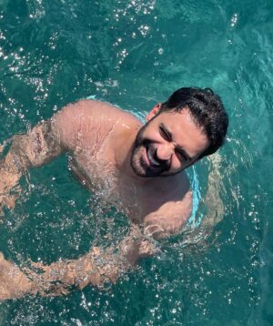 Uğur Uzunel Instagram - Çok güzel bir gün ☀️🌊
@nagikucuk ve @nesecakir size ve en çok da güzel ailenize 🌸🌸