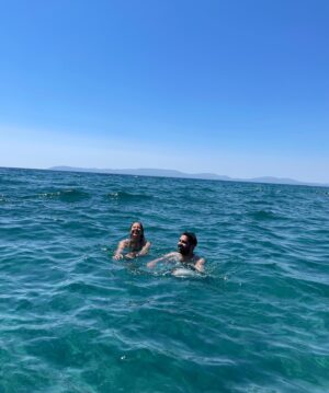 Uğur Uzunel Instagram - Çok güzel bir gün ☀️🌊
@nagikucuk ve @nesecakir size ve en çok da güzel ailenize 🌸🌸