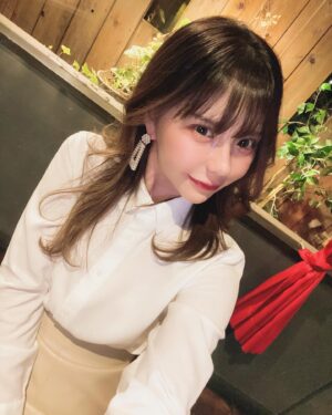 Uki Satake Instagram - 今年は皆さんにとっても
本当に大変な年でしたね。

でも、この大変な事をきっかけに
自分達にとって大切な事に気付く
きっかけになった年でもありましたね。

活動がたくさん止まり、
正直みんなに会えない日々が続いて
寂しかったです。

来年は世界が平和になって、
たくさんの出会いがある事を願い、
皆さんが健康である事を願い、
今出来ることを頑張っていきたいと思います。

今年は本当にありがとうございました。

私に関わってくれた、全ての皆様へ
本当に感謝の気持ちでいっぱいです。

来年もたくさんよろしくお願い致します。

9nine 佐武宇綺