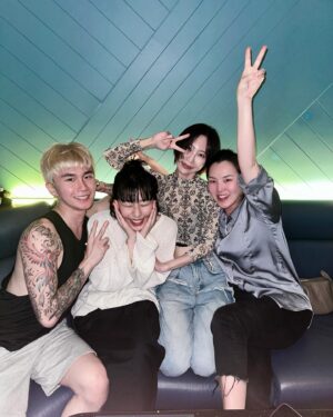 Ula Wu Instagram - 我們只會繼續超幸福！
愛你們我的愛人們！