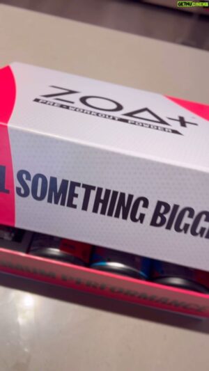 Uli Latukefu Instagram - Unboxed the BRAND NEW Zoa   Pre-Workout powders and gave the Cherry Lime flavour a spin in the second workout for the day. Firstly, Cherry Lime tastes SO good. Secondly, it has the perfect amount of caffeine I like in a pre, those that don’t really like the Beta Alanine itch like me- there’s none of that and most importantly helped me sustain a tough session thanks to the beast @officialtonyalvarez 🥋

Thank you team @zoaenergy- @daverienzi, @danygarciaco and of course big bro @therock. 

If you loved the canned Zoa   like me, this one’s a must for those always on the road. Giddit!