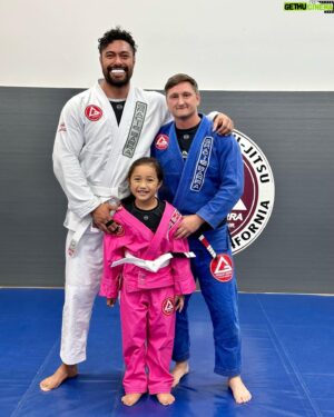 Uli Latukefu Instagram - It’s first stripe night for the Latukefu’s! 

Proud of our milestone tonight. We started together and love learning and getting better with every roll.

Thank you @gbglendale - coaches and students for making a home🙏🏽