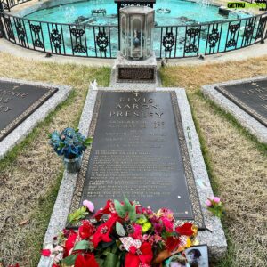 Uli Latukefu Instagram - Visited the home of Elvis last month and was really blown away. Incredible to see his legacy in person and the MAGNITUDE of his stardom starting from the most humble beginnings. My favourite part- seeing how much he loved his daughter. 

Still the highest selling male music artist of all time. Still the king. Thank you @visitgraceland for the hospitality 🙏🏽

Happy Birthday Elvis. 👑