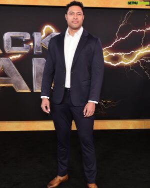 Uli Latukefu Instagram - Black Adam premiere, Times Square, NYC. So much fun to watch. That man in black is a baaaad, bad man.

#blackadam 
In cinemas Oct 21st

📸: Jaime McCarthy