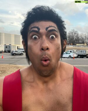 Uli Latukefu Instagram - We’re here. The SEASON FINALE of Young Rock 💪🏽 

Watch the journey from Hawaii to Hollywood 🎥🎬⭐️ 

Thank you to everyone who made us part of their lives every week. It’s been a pleasure. Enjoy the finale!

8:30/7:30c on @nbc and the next day on @peacock. 

#youngrock