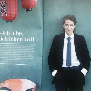 Ulrike Folkerts Instagram - Samstag, 26.11.2022, 18.00 und 20.30 Uhr Lesung aus meinem Buch „Ich muss raus“ Atrium der Stadtwerke Erfurt, Magdeburger Allee 34
#erfurterherbstlese #biografie #lesung #ulrikefolkerts  #brandstätterverlag #schauspielerin Foto @edith_held
