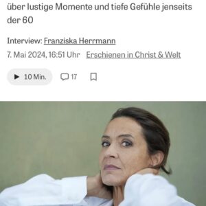 Ulrike Folkerts Instagram - Ein Interview, das mir gefällt - in der aktuellen ZEIT
#zeit #interview #liebe #leben 
Foto @edith_held 
Interview @franziskaherrmann_officiel
