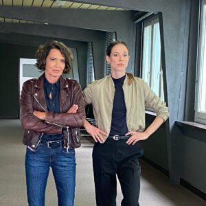 Ulrike Folkerts Instagram - Wir waren für Euch im Einsatz 
#tatort #johannastern #lenaodenthal #tatortludwigshafen #überraschung
@lisa_bitter_official