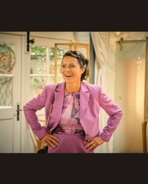 Ulrike Folkerts Instagram - Wer ist das? Heute Abend, 03.09.23 um 20:15 Tatort „GOLD“ im Ersten die Auflösung 😉
#tatort #swr #tatortludwigshafen #lenaodenthal #johannastern @ulrike_folkerts @lisa_bitter_official @esther.wenger
