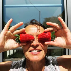 Ulrike Folkerts Instagram - #erdbeerzeit #sweet #red #love ♥️
