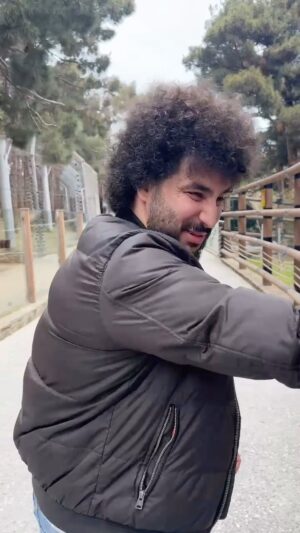 Ülvi Həsənli Instagram - sizcə də elə deyər?😂😂