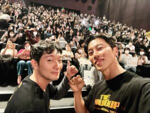 Um Mun-suk Instagram - 범죄도시2 1000만 ✨돌파✨ 어려운 팬데믹 시기에 극장을 찾아 주셔서 너무 감사 합니다. 앞으로 좋은 연기로 보답 하겠습니다 감사 합니다.