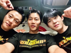 Um Mun-suk Instagram - 범죄도시2 1000만 ✨돌파✨ 어려운 팬데믹 시기에 극장을 찾아 주셔서 너무 감사 합니다. 앞으로 좋은 연기로 보답 하겠습니다 감사 합니다.