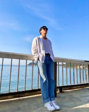 Um Mun-suk Instagram - 바다~