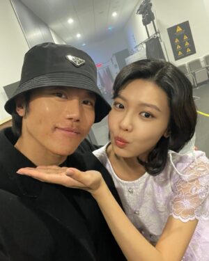 Um Mun-suk Instagram - 언제 어디에서든 빛이나는 수영이 
너무 멋져 연극을 보는 
3시간이 너무 감사했어 
정환아 에릭은 너다 쵝오  #와이프#연극
