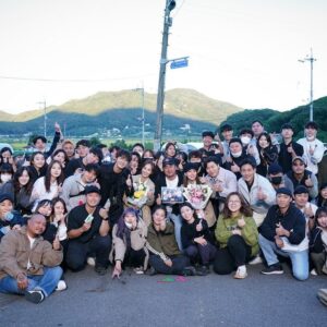 Um Mun-suk Instagram - ENA굿잡~촬영 끝 - 감독님,작가님, 스탭분들,배우님들 모두 수고 하셨습니다. 정말 행복한 시간 이였습니다  마지막까지 굿잡 많이 사랑해 주세요 유리는 굿~잡