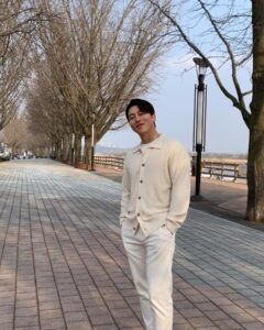 Um Mun-suk Instagram - 🍃