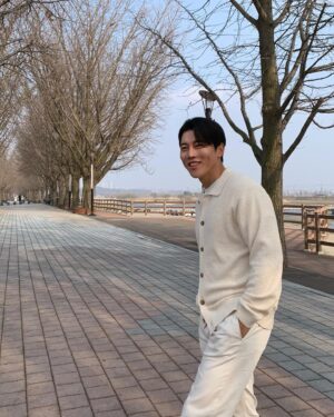 Um Mun-suk Instagram - 🍃