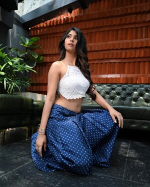 Upasana Rai Instagram - ❤️
.
👗 @chaitanyarao_official 
📸 @johan_sathyadas 
💄 @muskan_bader 
💇🏾‍♀️ @bony.sasi 
📍 @secretstorychennai 
.
#upasanarc #upasana #fashion #fashionforward #styleblogger #simplicity #ootd