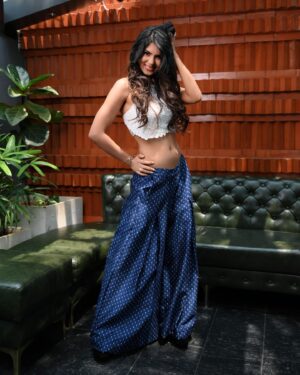 Upasana Rai Instagram - Smiles and styles
.
👗 @chaitanyarao_official 
📸 @johan_sathyadas 
💄 @muskan_bader 
💇🏾‍♀️ @bony.sasi 
📍 @secretstorychennai 
.
#upasanarc #upasana #fashion #fashionforward #styleblogger #simplicity #ootd
