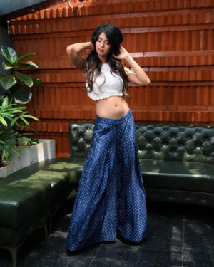 Upasana Rai Instagram - Smiles and styles
.
👗 @chaitanyarao_official 
📸 @johan_sathyadas 
💄 @muskan_bader 
💇🏾‍♀️ @bony.sasi 
📍 @secretstorychennai 
.
#upasanarc #upasana #fashion #fashionforward #styleblogger #simplicity #ootd