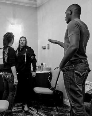 Urijah Faber Instagram - Urijah Faber “The California Kid” 🇺🇸⁣⁣
⁣⁣
Way back in 2010, when fighters shared space on the mats during open work outs, in small rooms, where only the media and teams were allowed, there was a guy who carried the torch for smaller weight classes, named Urijah Faber. ⁣⁣
⁣⁣
⁣⁣
It’s because of this man that anyone under 155 pounds got attention and he made it so nobody else could ever walk out to 2Pac’s California Love.⁣⁣
⁣⁣
He looked like a surfer, had great hair, a billion dollar smile, and he could choke just about anyone into darkness, if you zigged when you should have zagged.⁣⁣
⁣⁣
Not only was he a charismatic character but he also had long-term vision, a brain for business. From fitness to real estate, clothing to management, meal delivery to CBD, film production to fight promotion and who knows what else. You name a category and Urijah probably has a hand in it.⁣⁣
⁣⁣
13 years later the sport and a small number of athletes are finally picking up the game he was laying down. ⁣⁣
⁣⁣
Thank you @UrijahFaber, for paving the way!