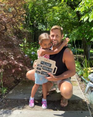 Urijah Faber Instagram - Our little Boss is growing up! So cool to see Cali thriving…just a few tears and a few objections before marching herself into the first day of Spanish Pre-School. Such a tough, brave Pequeña hermosa jefa 😎😍. Zoom into Cali’s board, @jaslyn found out Cali wants to be a “fighter” when she grows up 😅. I’m hoping not, but zero doubt we will have a bilingual world champ on our hands if Cali keeps that energy…@danawhite get your check book ready 😂.
