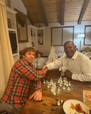 Urijah Faber Instagram - Awesome few days hibernating with the family for Christmas! Hope everyone had an amazing holiday season! @jaslyn holiday hard work paid off 😎 😍 #blessed