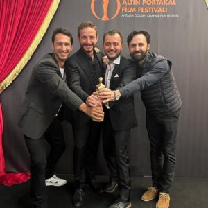 Ushan Çakır Instagram - Teşekkürler @antalyaff 🙏🏻 
Canım ekip♥️
@lcvfilm 🎈