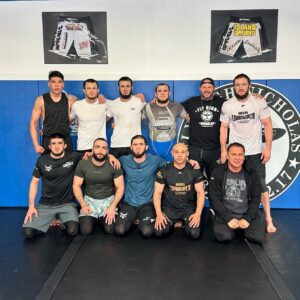 Usman Nurmagomedov Instagram - Поддержка потянулась с воздуха 💪🏼
—
@gorillaenergy.rus 
@gorillafighting