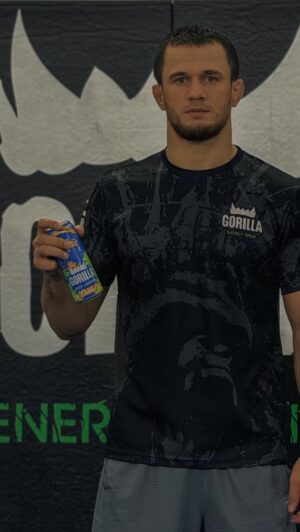 Usman Nurmagomedov Instagram - Раскинулись , разогрелись 
Оделись зарубились и пошли домой счастливые 
Иногда для счастья тебе нужно просто пару раундов рубки