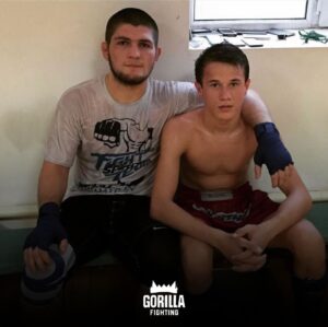 Usman Nurmagomedov Instagram - Провели спарринг с Хабибом: он не бил меня. Я маленький был.

Усман рассказал об исторической фотографии.

В интервью чемпион BELLATOR Усман Нурмагомедов рассказал о фотографии с Хабибом Нурмагомедовым, которая облетела весь мир.

💬”Эта фотография была сделана, когда я был в селении, занимался тайским боксом. Хабиб зашел на спарринги, он был после травмы колена, уже почти восстановился.

И когда он пришел в селение к нам, мы сделали спарринг с ним. Такой маленький я был, Хабиб со мной аккуратно работал.

Кстати, вот шорты на мне с чемпионата Мира. У меня там пацаны дрались и подарили” - рассказал Усман в интервью Вадиму Тихомирову.

- - - - - - - 

⚡️“This photo was taken when I was in the village, practicing Thai boxing. Khabib came to sparring, he had a knee injury and was almost recovered.

And when he came to our village, we sparred with him. I was so small, Khabib worked with me carefully.

By the way, here are the shorts I’m wearing from the World Championships. My boys fought there and gave me a gift,” Usman said in an interview with Vadim Tikhomirov.

#UFC #Bellator #UsmanNurmagomedov #MMA #Dagestan