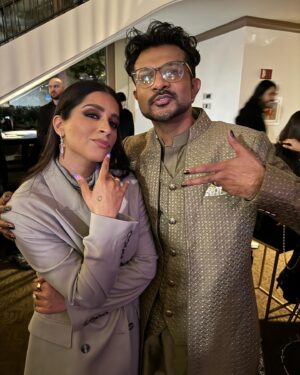 Utkarsh Ambudkar Instagram - A beautiful night celebrating south-Asian excellence at the Oscars with the whole crew. 

we used to all fight to get into the same room to audition for the same role that none of us were right for anyway. 

a lot has changed in a very short amount of time. 

proud to represent my community 
to celebrate our wins 
as a powerful “we”. 
An “us”.
As a whole. 
When you win. 
We all win. 

Fuggin love you guys. 

Hosts:
Tanfrance
@sharmeenobaidchinoy
@lilly
@rupikaur_
@kalpenn
@therealhannahsimone
@anitachatterbox
@shrutirya
@archanamisrajain

Sponsors:
@paramountco
@chivasregalusa
@taaforg
@goldhouseco
@agame.pr
@_productofculture_
@contentforchnge
@Captiv8
@honto88
