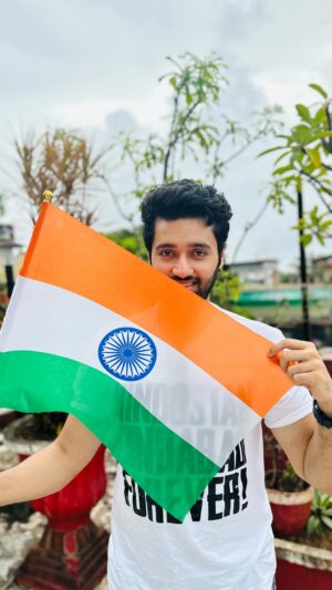 Utkarsh Sharma Instagram - हिंदुस्तान ज़िंदाबाद … Forever

#happyindependenceday