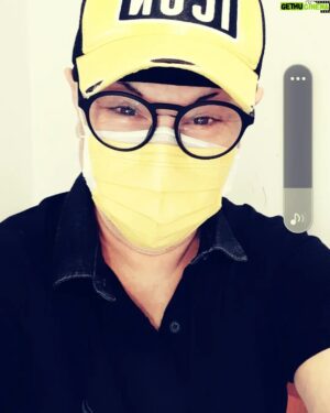 VJ Bülent Instagram - kim  ne derse desin ben TEDBIRIMI  aliyorum....hala hayatima cift  maske  ile  devam ediyorum-CORONA  bittiyse bile  MORONA var!! en  azindan GRIP  var-💘💘toplu  tasima kullaniyorum-ve herkes oksuruyo-o tukurukler havada ucuyo???size  yapisiyo? sizde  alip  GRIP  viruslerini  eve  tasiyosunuz?ve  diyosunuz ki ^^^ AAA  BU  GRIBI  nerden  aldim  ben^^^??? valla Misafirde  kabul  etmiyorum kimseyede  gitmiyorum💘💘....kimsede  gelmesin  bana)))arkadaslarim  3 er  kere  CORONA oldu....surunduler....yine  maske  takmiyolar.....soyliycek  lafim yok!ben TEDBIRIMI  elden birakmiyorum💘💘tavsiye ederim-  ayrica  ben HIC  covit olmamis biriyim-bin SUKUR