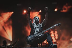 Václav Bárta Instagram - Dneska Moravský Krumlov, nádvoří. 16:00 Jokers | 17:00 Arakain | 18:30 Alkehol | 20:00 Dymytry & Traktor