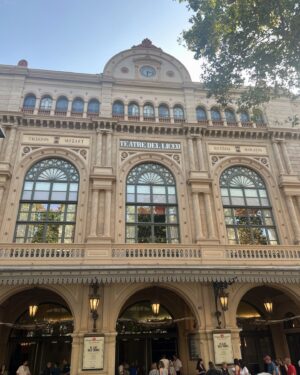 Vadim Muntagirov Instagram - Lovely to be back in Barcelona and dance at @liceu_opera_barcelona . My first performance as a professional ballet dancer was in this beautiful theatre. 
Joined @opera_roma for a further Swan Lake by @benjaminpech7 . Thank you @eleonoraabbagnatoofficial . 
🦢 @fumikaneko_ #vadimmuntagirov #swanlake #fumikaneko #barcelona #arts #artist