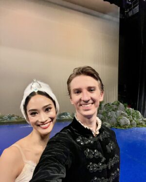 Vadim Muntagirov Instagram - Lovely to be back in Barcelona and dance at @liceu_opera_barcelona . My first performance as a professional ballet dancer was in this beautiful theatre. 
Joined @opera_roma for a further Swan Lake by @benjaminpech7 . Thank you @eleonoraabbagnatoofficial . 
🦢 @fumikaneko_ #vadimmuntagirov #swanlake #fumikaneko #barcelona #arts #artist