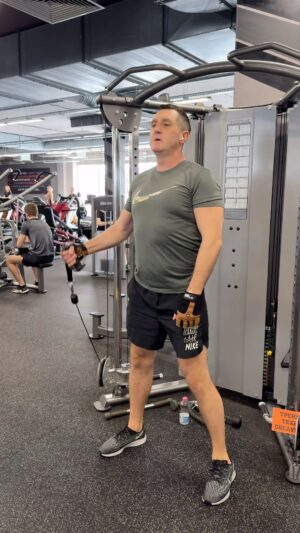 Vadym Mychkovskyi Instagram - Про наболіле 🤣 сьогодні відкрилися Zara і тд
Я готувався до цього дня…)
Як Ви?

#дядяжора #скетч #відкриттязари #zaraкиїв #чоловікдружина #скетчідядіжори