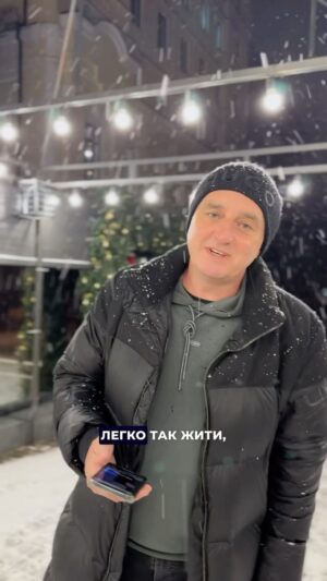 Vadym Mychkovskyi Instagram - Трішки романтики у стрічку 😘
Поділись цим відео і познач @ того кого хочеш поцілувати 😏

#дядяжора #ціруй #дяляжорацілуй #хітяра #топ