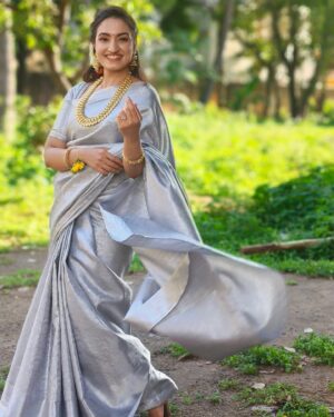 Vaishnavi Gowda Instagram - This cute cute cutie 🤍✨

Outfit- @kanchi_co_yogalakshmi_silks 
Blouse - @arulaa_by_rashmianooprao 
Jewellery- @rent_abharan